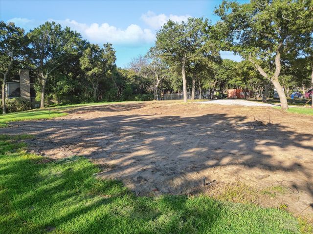 12420 Lake Forest Drive, Azle, TX 76020