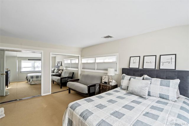 18 Bridle Lane, Hicksville, NY 11801