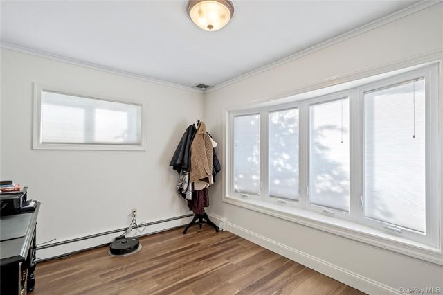 18 Bridle Lane, Hicksville, NY 11801