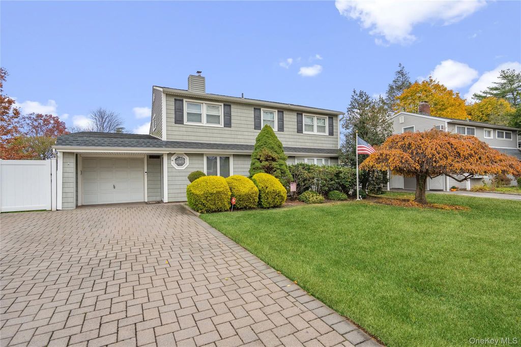 18 Bridle Lane, Hicksville, NY 11801