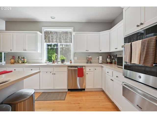 2311 FALCON Dr, West Linn, OR 97068