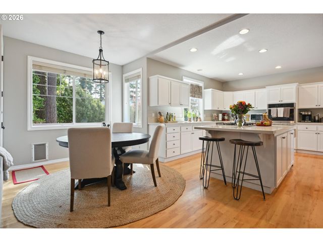 2311 FALCON Dr, West Linn, OR 97068