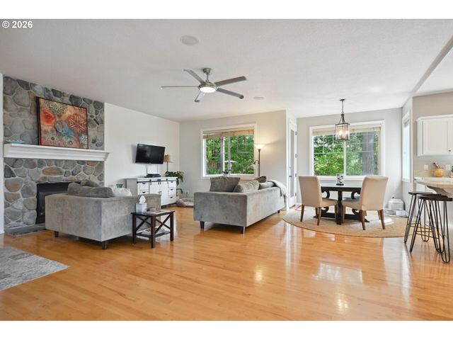 2311 FALCON Dr, West Linn, OR 97068