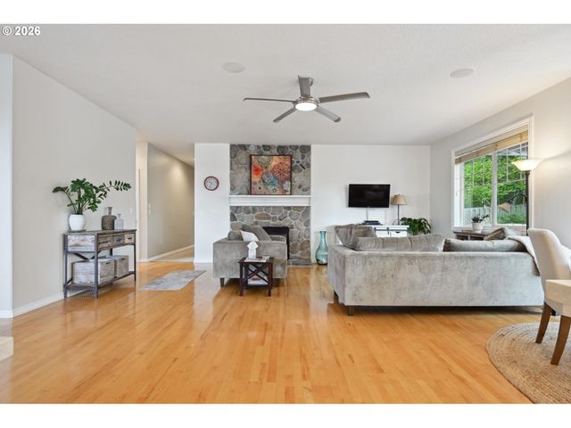 2311 FALCON Dr, West Linn, OR 97068