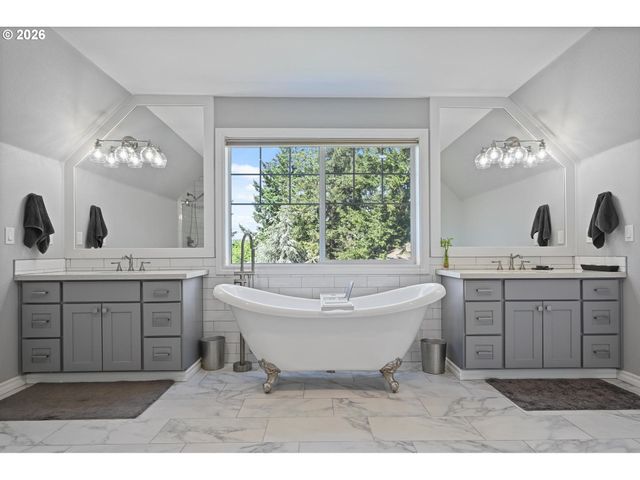 2311 FALCON Dr, West Linn, OR 97068