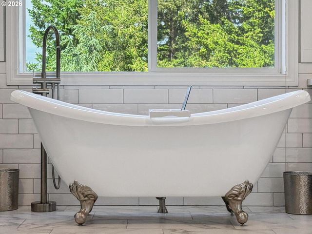 2311 FALCON Dr, West Linn, OR 97068