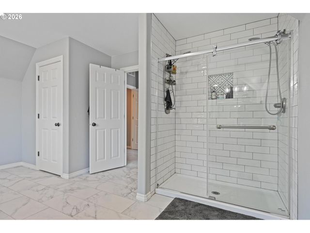 2311 FALCON Dr, West Linn, OR 97068