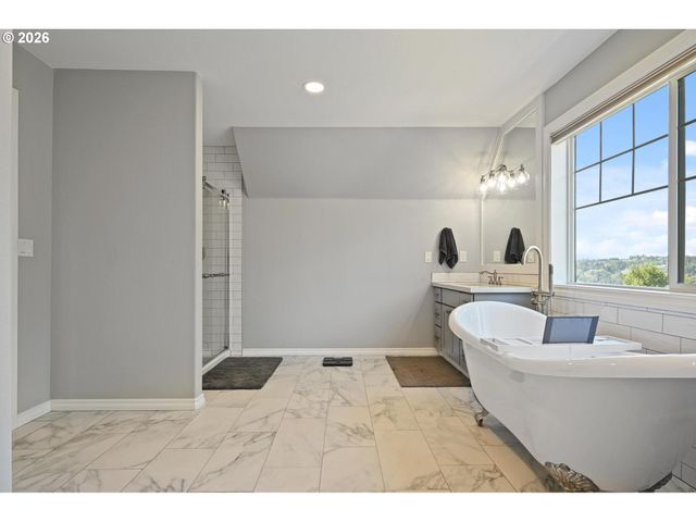 2311 FALCON Dr, West Linn, OR 97068