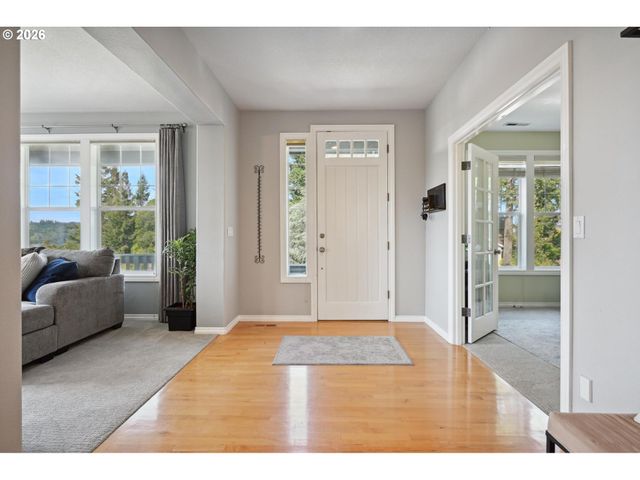 2311 FALCON Dr, West Linn, OR 97068