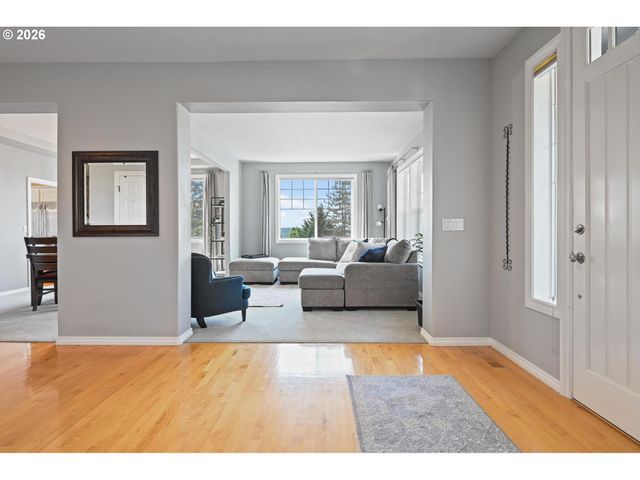 2311 FALCON Dr, West Linn, OR 97068