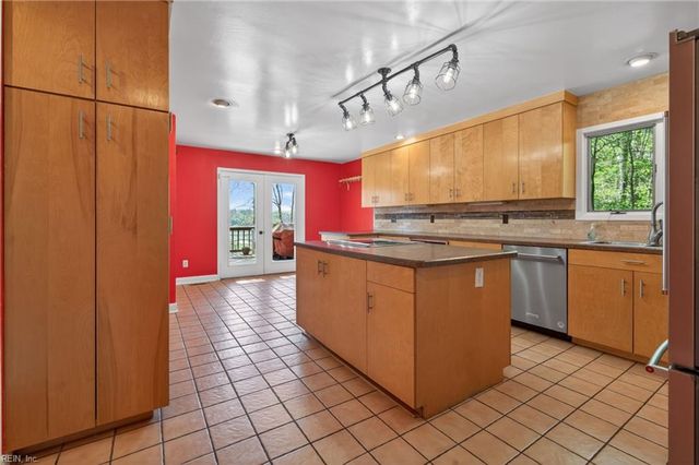 15489 Holly DR, Smithfield, VA 23430