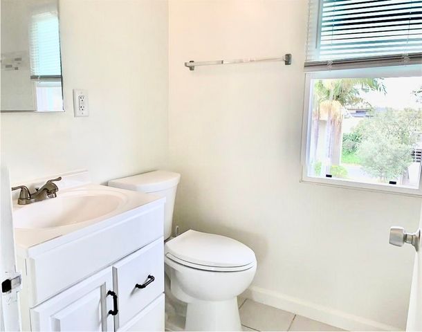 462 Seaward Road, Corona Del Mar, CA 92625