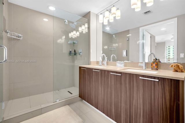 5252 NW 85th Ave 911, Doral, FL 33166