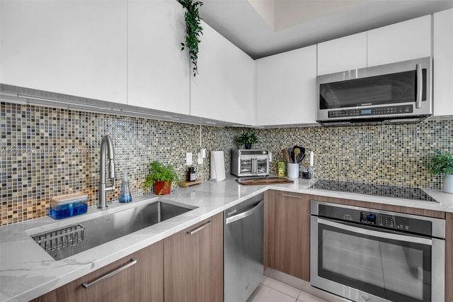 5252 NW 85th Ave 911, Doral, FL 33166