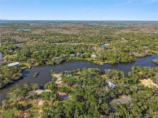 1326 S Estuary Drive, Crystal River, FL 34429