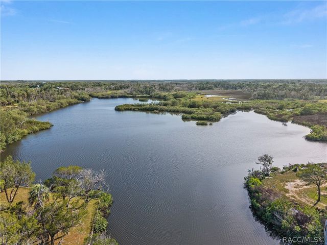 1326 S Estuary Drive, Crystal River, FL 34429