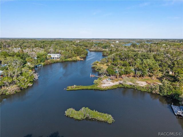 1326 S Estuary Drive, Crystal River, FL 34429