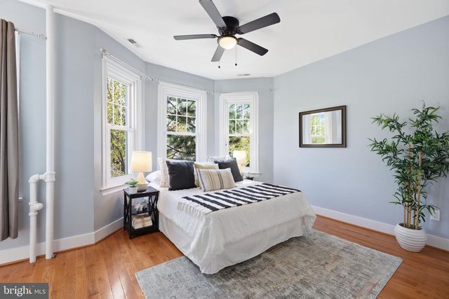 1020 10TH ST NE, Washington, DC 20002