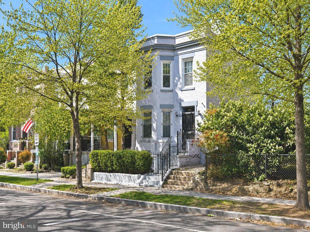 1020 10TH ST NE, Washington, DC 20002