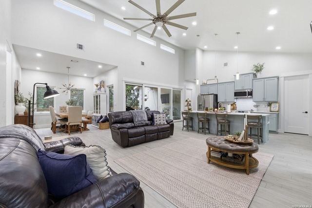 1108 LONG HOLLOW DR, Canyon Lake, TX 78133