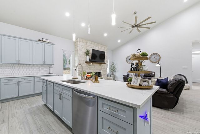 1108 LONG HOLLOW DR, Canyon Lake, TX 78133