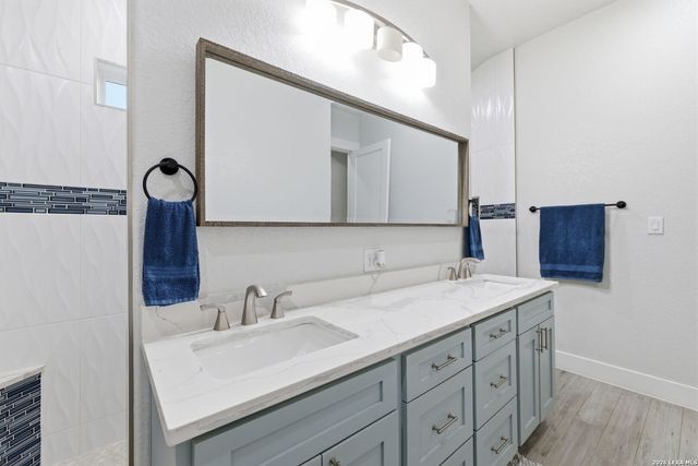 1108 LONG HOLLOW DR, Canyon Lake, TX 78133