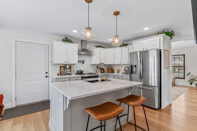 2012 E Shady Glen Drive, Springfield, MO 65804