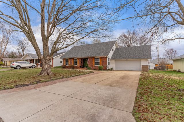 2012 E Shady Glen Drive, Springfield, MO 65804