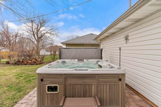 2012 E Shady Glen Drive, Springfield, MO 65804