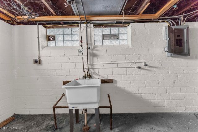 2021 Goodnor Road, Cleveland Heights, OH 44118