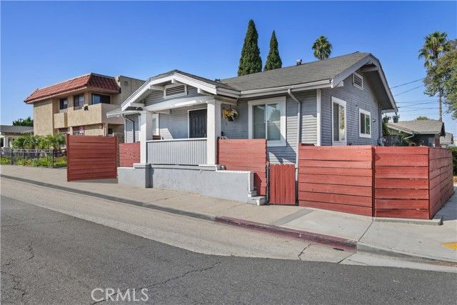 4037 E 7th Street, Long Beach, CA 90804