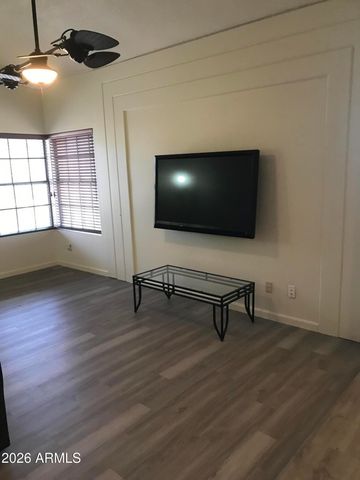 5318 W Shaw Butte Drive W, Glendale, AZ 85304