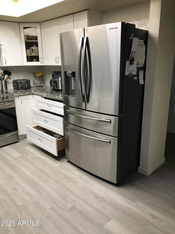 5318 W Shaw Butte Drive W, Glendale, AZ 85304