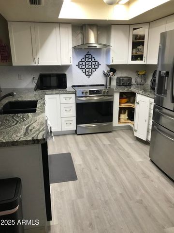 5318 W Shaw Butte Drive W, Glendale, AZ 85304