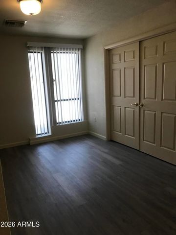 5318 W Shaw Butte Drive W, Glendale, AZ 85304