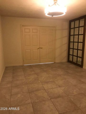 5318 W Shaw Butte Drive W, Glendale, AZ 85304