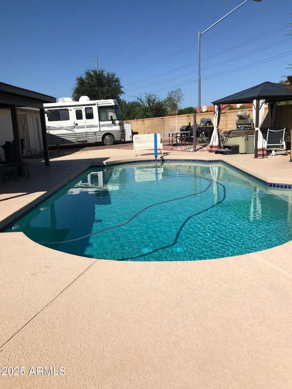 5318 W Shaw Butte Drive W, Glendale, AZ 85304