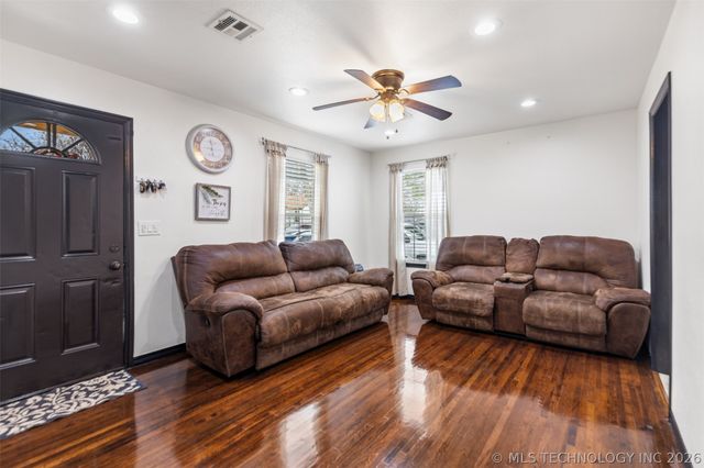 5911 E Reading Street, Tulsa, OK 74115