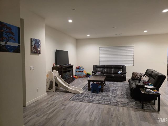 1112 Brookline Lane, Bakersfield, CA 93314