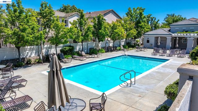 2038 Mulberry Cmn, Livermore, CA 94551