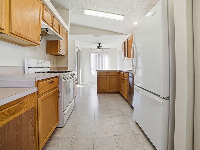 752 OLD OAKS LANE, Leesburg, FL 34748