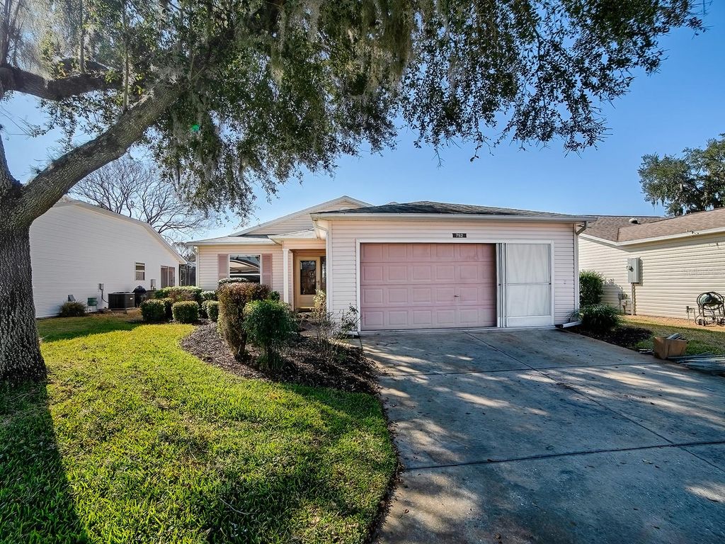 752 OLD OAKS LANE, Leesburg, FL 34748