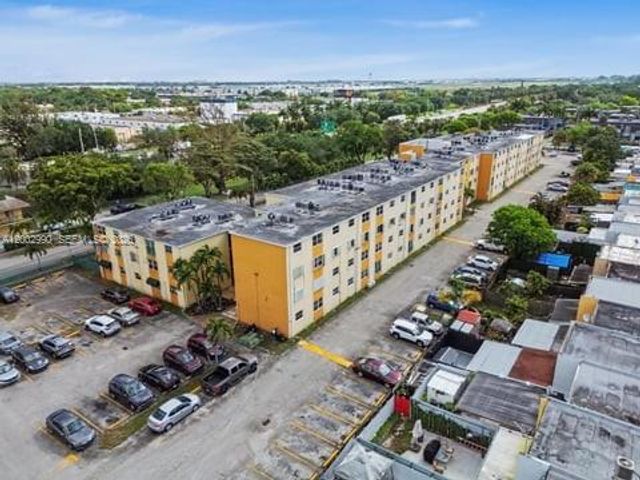 606 W 81st Street 120, Hialeah, FL 33014