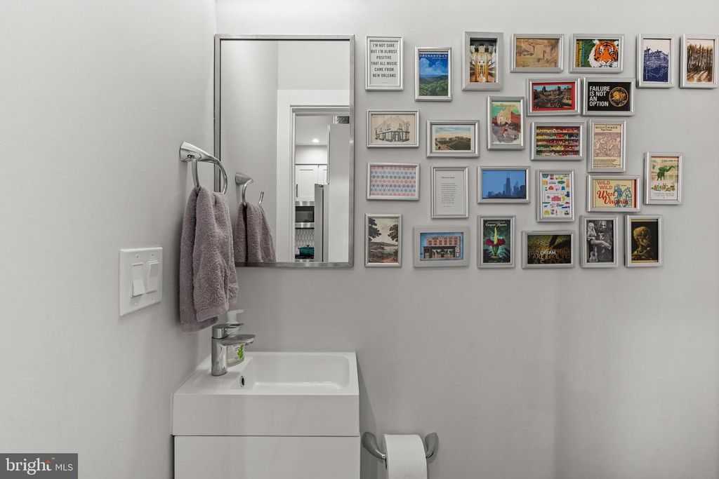 Image 10 of property listing at 1216 I ST NE #A, Washington, DC 20002