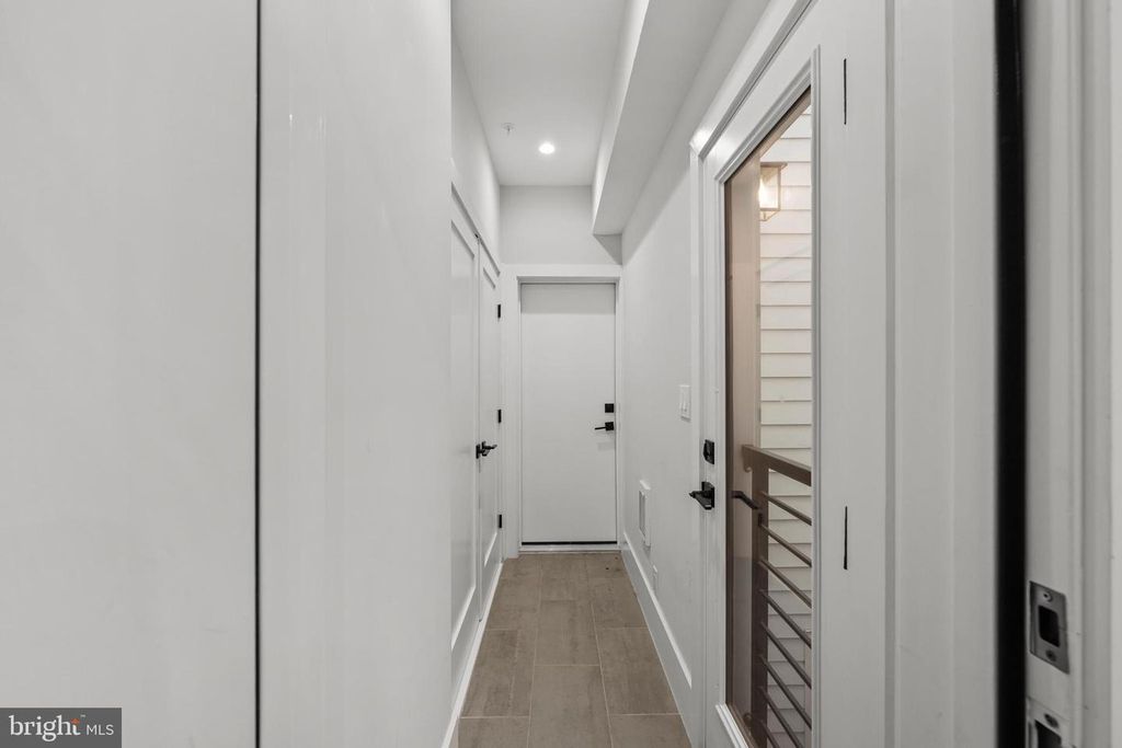 Image 11 of property listing at 1216 I ST NE #A, Washington, DC 20002