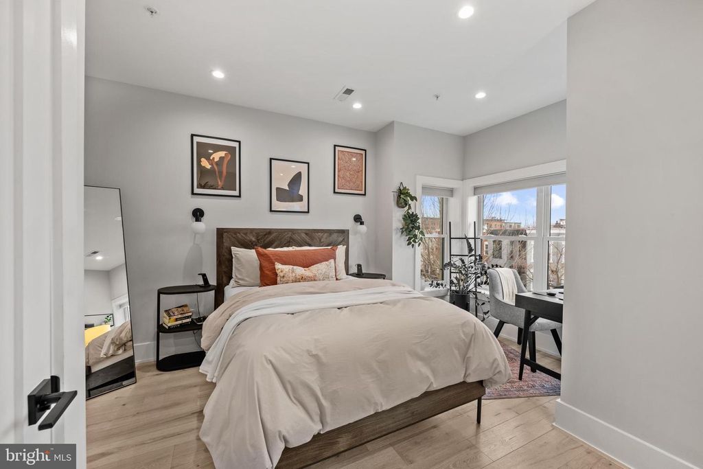 Image 12 of property listing at 1216 I ST NE #A, Washington, DC 20002