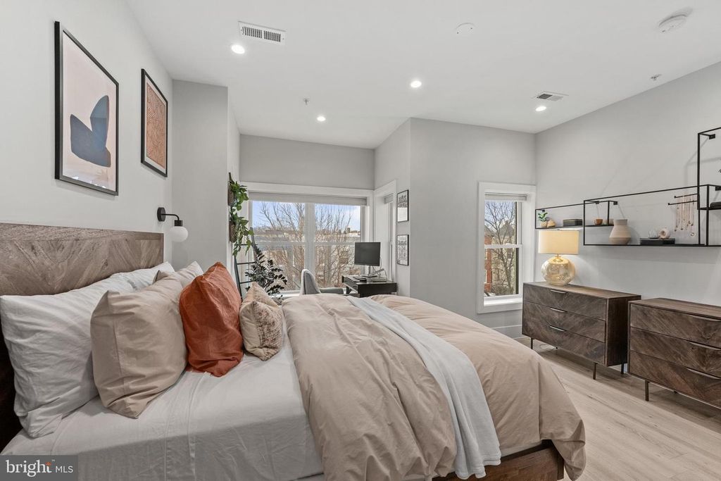 Image 13 of property listing at 1216 I ST NE #A, Washington, DC 20002