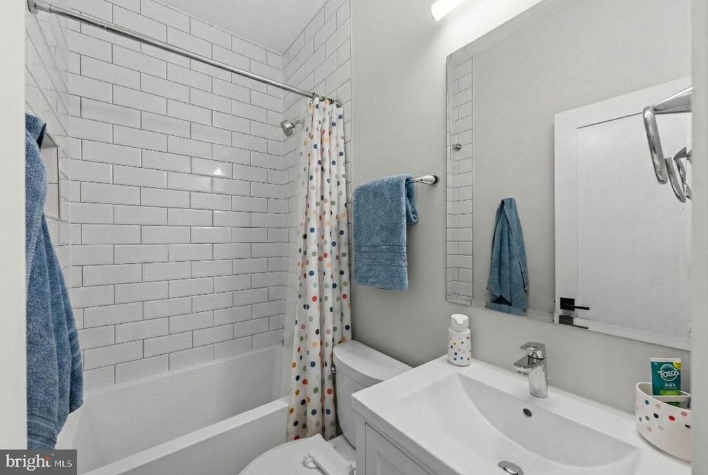 Image 21 of property listing at 1216 I ST NE #A, Washington, DC 20002