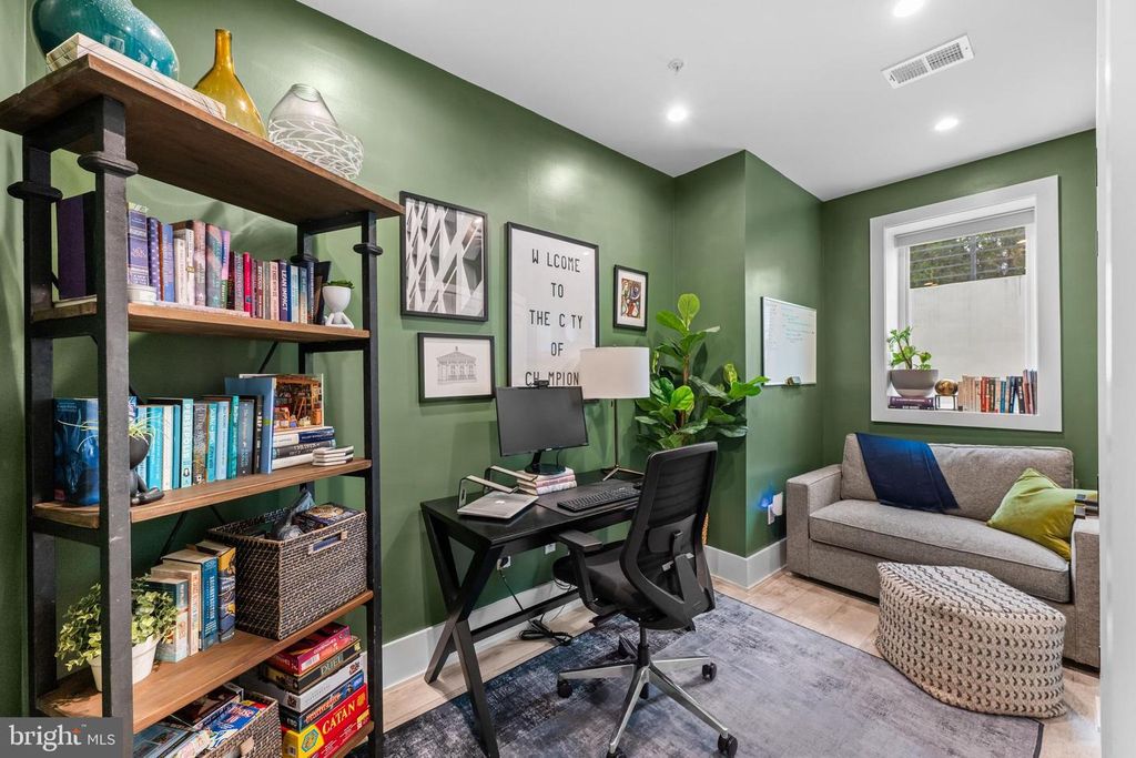 Image 27 of property listing at 1216 I ST NE #A, Washington, DC 20002