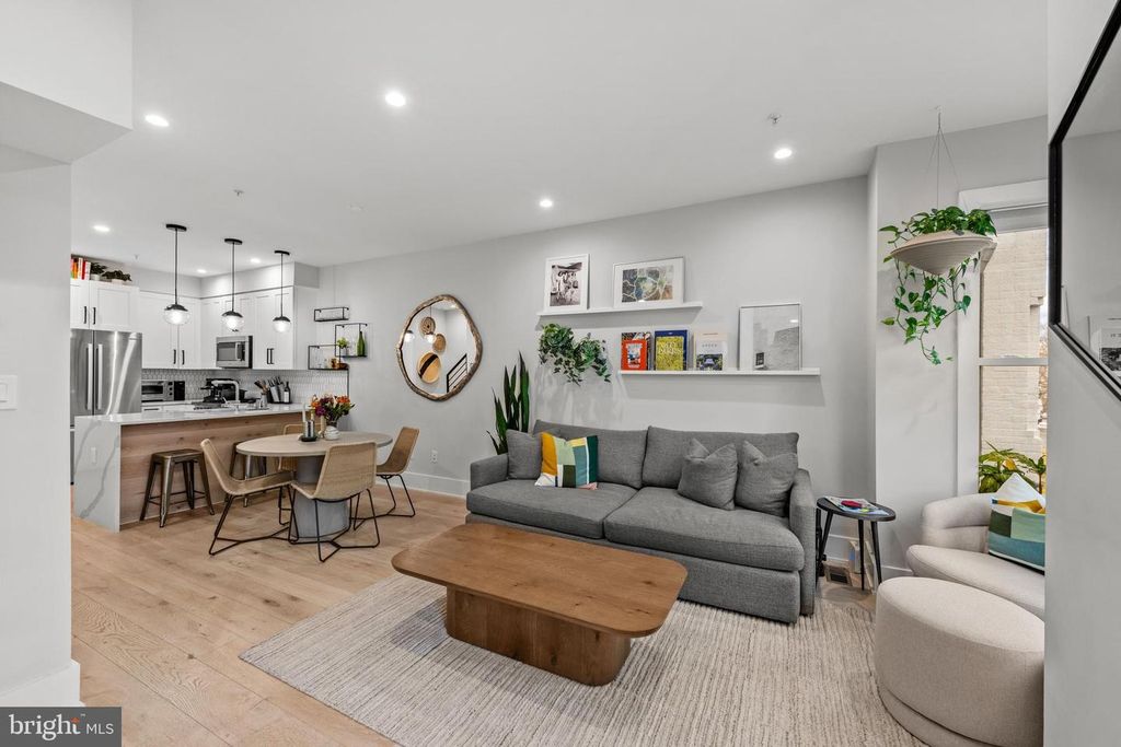 Image 3 of property listing at 1216 I ST NE #A, Washington, DC 20002